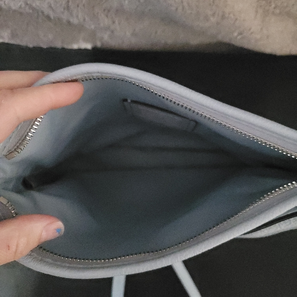 Coach Blue Leather Crossbody Bag Peeble Leather F28035 Excellent condition ❤️🧡 - Picture 6 of 11